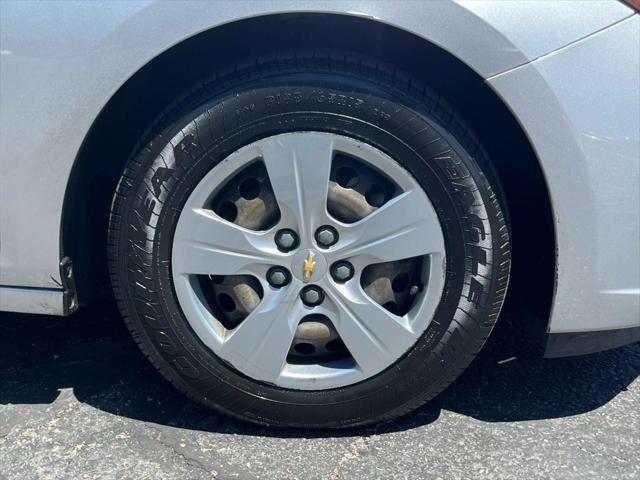 Photo of 2017 Silver Ice Metallic Chevrolet Cruze