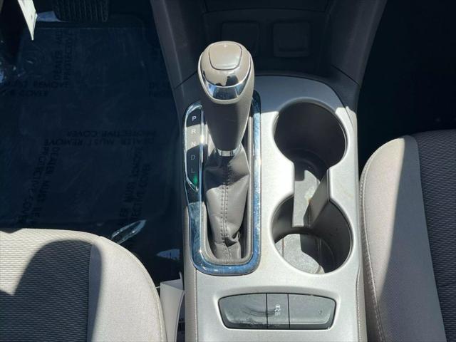 Photo of 2017 Silver Ice Metallic Chevrolet Cruze
