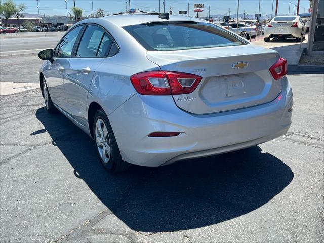 Photo of 2017 Silver Ice Metallic Chevrolet Cruze