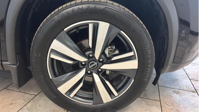 Photo of 2022 Super Black Nissan Rogue