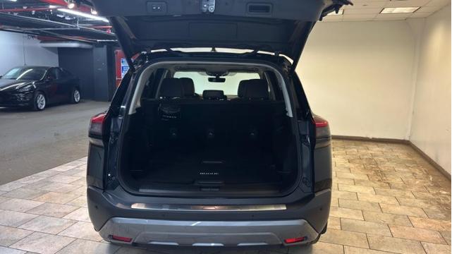 Photo of 2022 Super Black Nissan Rogue