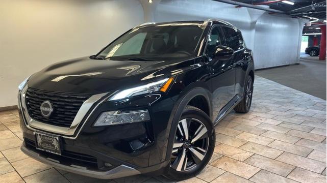 Photo of 2022 Super Black Nissan Rogue