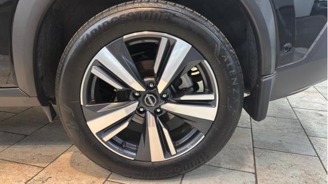 Photo of 2022 Super Black Nissan Rogue