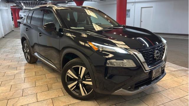 Photo of 2022 Super Black Nissan Rogue