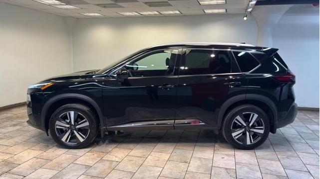 Photo of 2022 Super Black Nissan Rogue