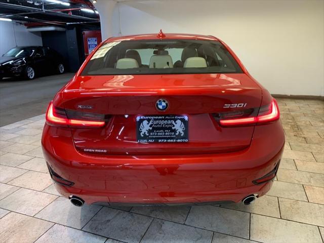 Photo of 2022 Melbourne Red Metallic BMW 330
