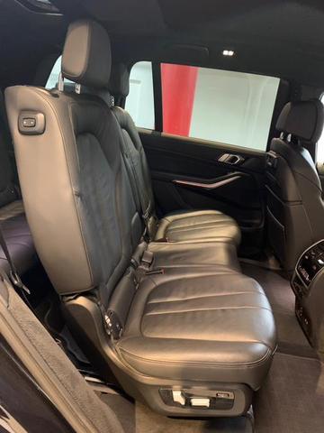 Photo of 2022 Carbon Black Metallic BMW X7