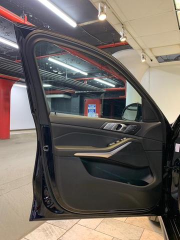 Photo of 2022 Carbon Black Metallic BMW X7