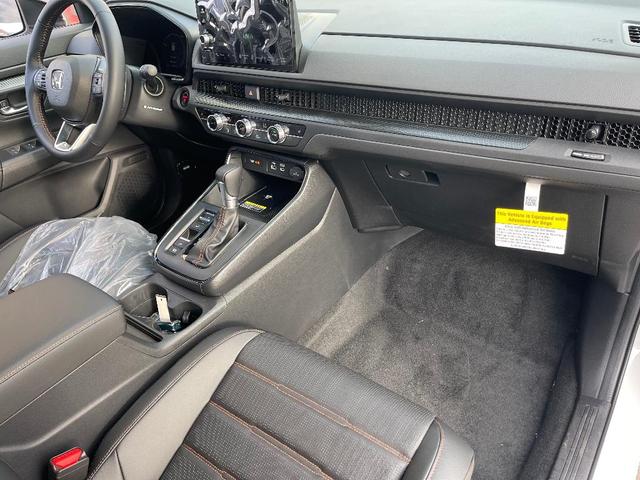 Photo of 2025 Platinum White Pearl Honda CR-V Hybrid
