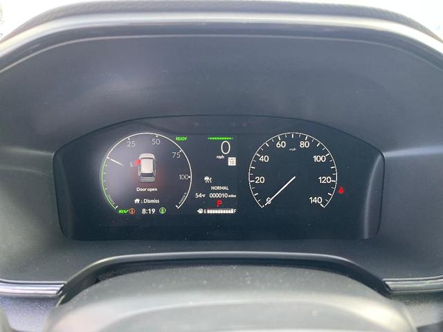 Photo of 2025 Platinum White Pearl Honda CR-V Hybrid