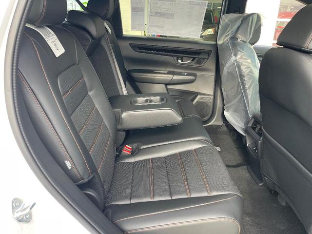 Photo of 2025 Platinum White Pearl Honda CR-V Hybrid