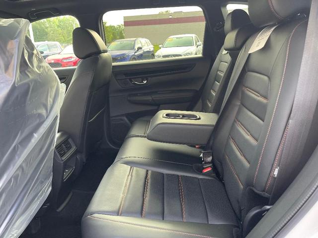 Photo of 2025 Platinum White Pearl Honda CR-V Hybrid