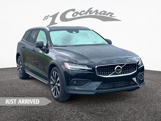 Photo of 2022 Onyx Black Metallic Volvo V60 Cross Country