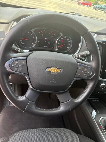 Photo of 2022 Black Cherry Metallic Chevrolet Traverse