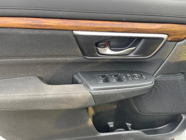 Photo of 2018 White Diamond Pearl Honda CR-V