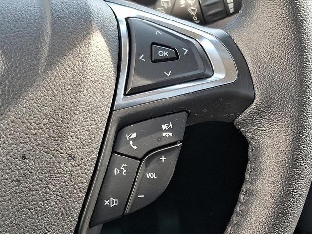 Photo of 2022 Agate Black Metallic Ford Edge