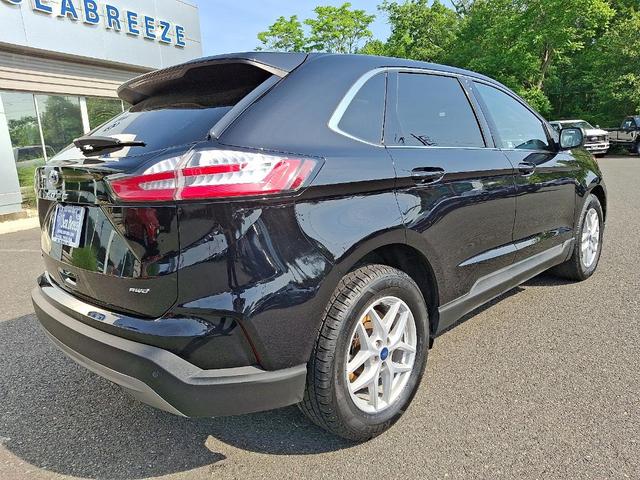 Photo of 2022 Agate Black Metallic Ford Edge