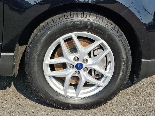 Photo of 2022 Agate Black Metallic Ford Edge
