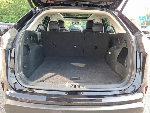 Photo of 2022 Agate Black Metallic Ford Edge