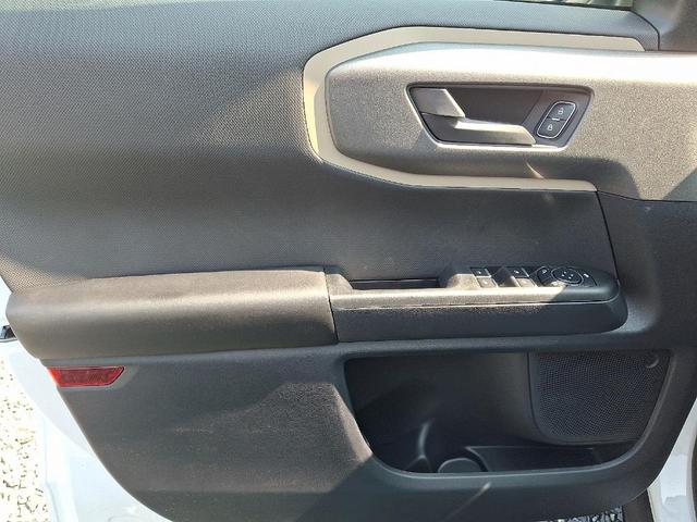 Photo of 2025 Oxford White Clearcoat Ford Bronco Sport