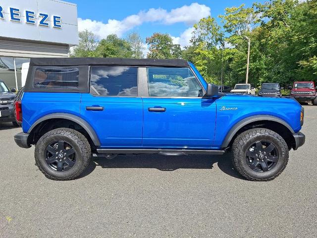 Photo of 2022 Velocity Blue Metallic Ford Bronco
