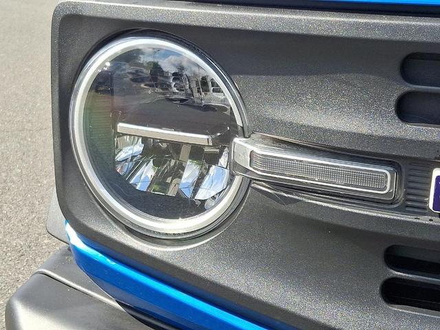 Photo of 2022 Velocity Blue Metallic Ford Bronco