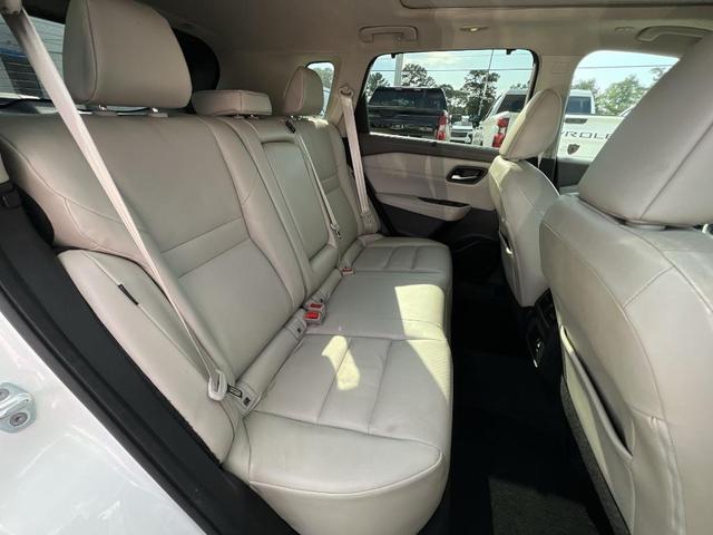 Photo of 2022 White Nissan Rogue