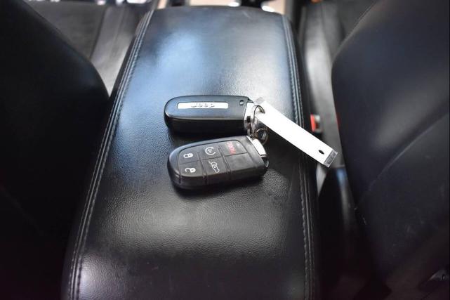 Photo of 2014 Bright White Clearcoat Jeep Grand Cherokee