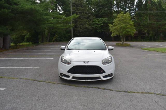Photo of 2014 Oxford White Ford Focus ST