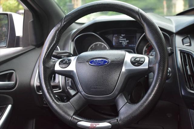 Photo of 2014 Oxford White Ford Focus ST