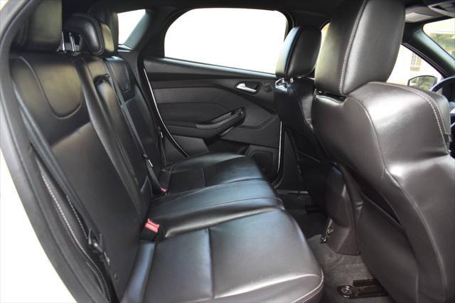 Photo of 2014 Oxford White Ford Focus ST