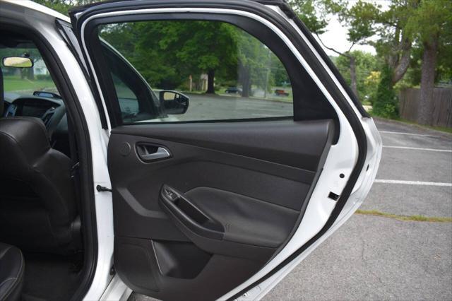Photo of 2014 Oxford White Ford Focus ST
