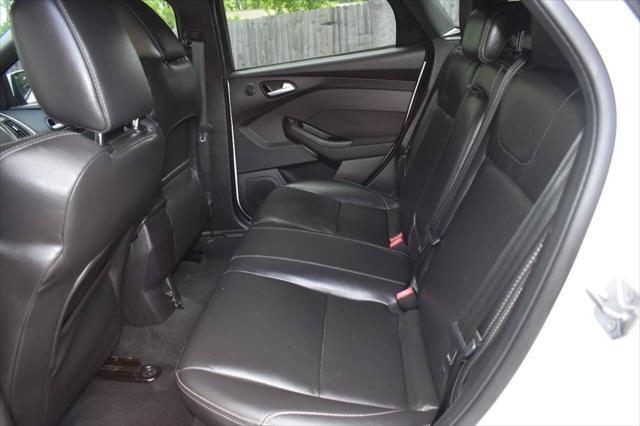 Photo of 2014 Oxford White Ford Focus ST