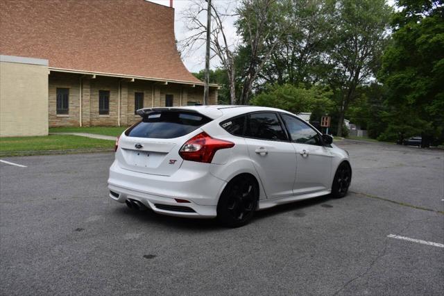 Photo of 2014 Oxford White Ford Focus ST