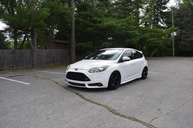 Photo of 2014 Oxford White Ford Focus ST