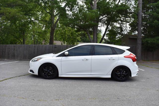 Photo of 2014 Oxford White Ford Focus ST