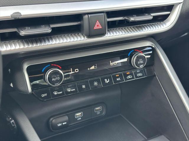 Photo of 2021 Glacial White Pearl Kia K5