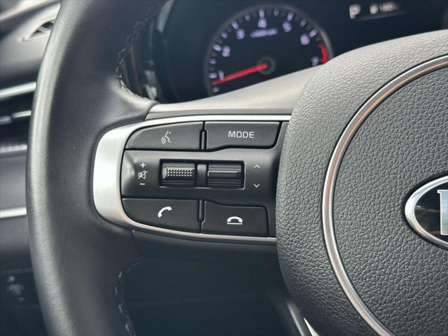 Photo of 2021 Glacial White Pearl Kia K5