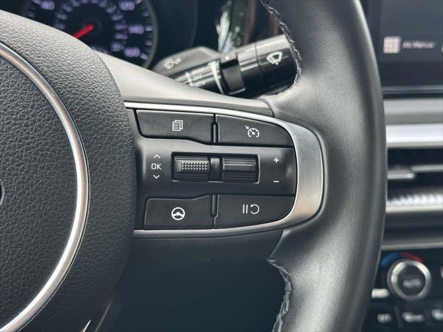 Photo of 2021 Glacial White Pearl Kia K5