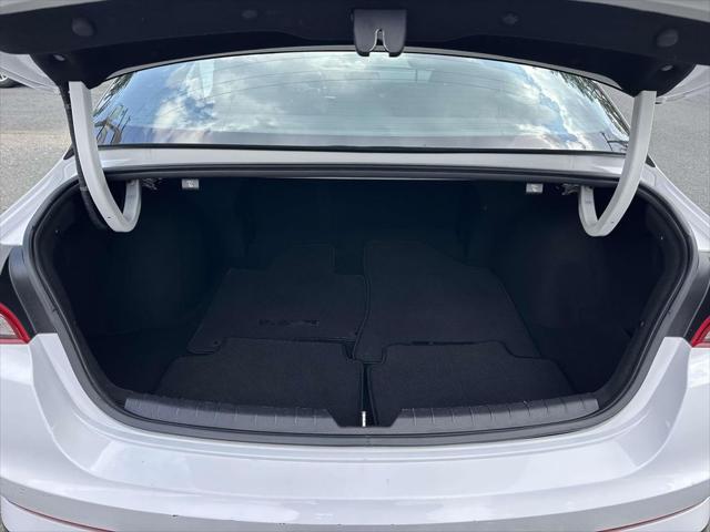 Photo of 2021 Glacial White Pearl Kia K5