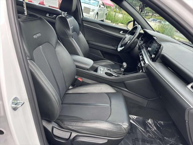 Photo of 2021 Glacial White Pearl Kia K5