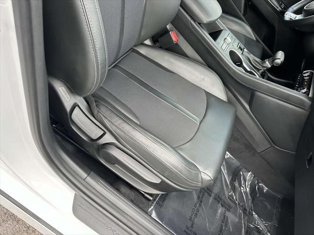 Photo of 2021 Glacial White Pearl Kia K5
