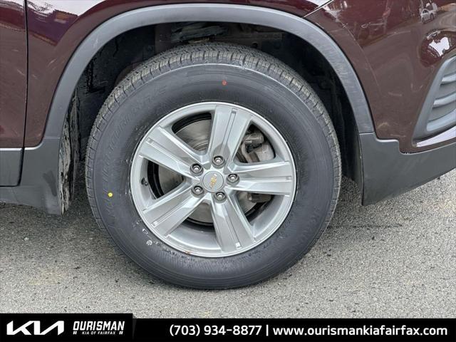 Photo of 2022 Black Cherry Metallic Chevrolet Trax