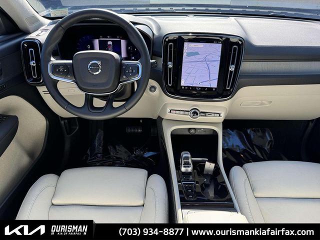 Photo of 2024 Onyx Black Metallic Volvo XC40
