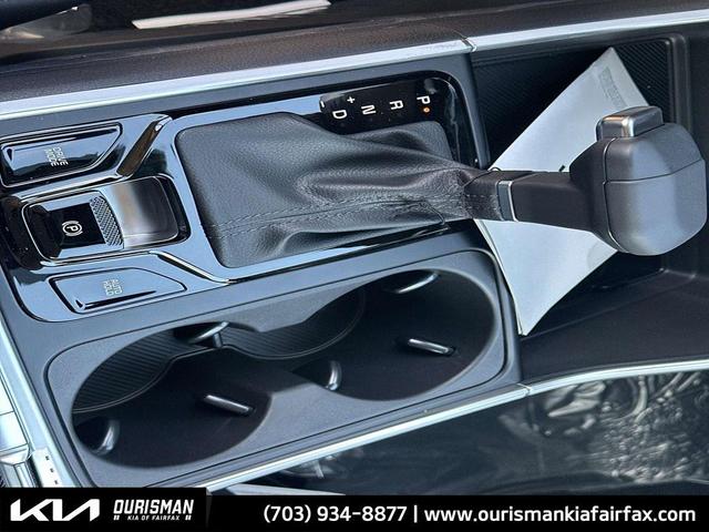 Photo of 2026 Ceramic White Kia Carnival