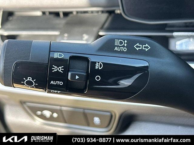 Photo of 2026 Ceramic White Kia Carnival