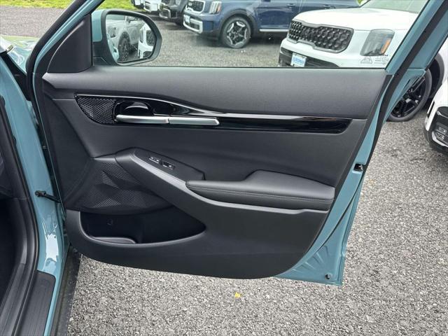 Photo of 2025 Blue Kia Seltos
