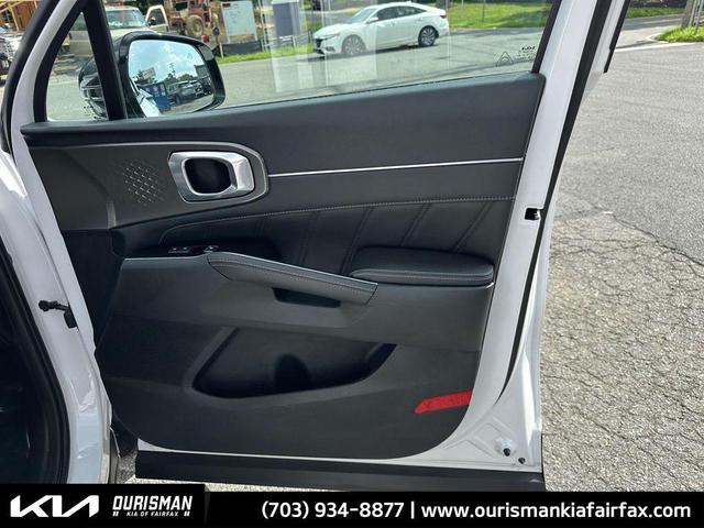 Photo of 2022 Glacial White Pearl Kia Sorento