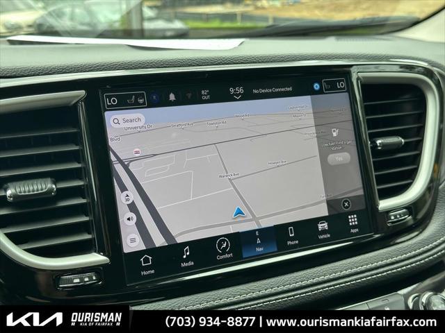 Photo of 2024 Diamond Black Crystal Pearlcoat Chrysler Pacifica Hybrid