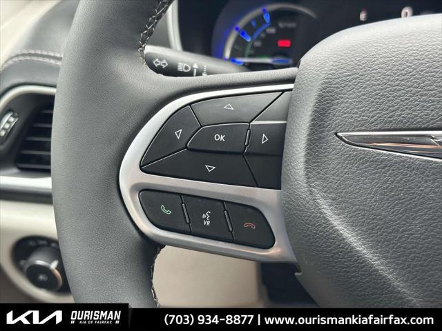 Photo of 2024 Diamond Black Crystal Pearlcoat Chrysler Pacifica Hybrid